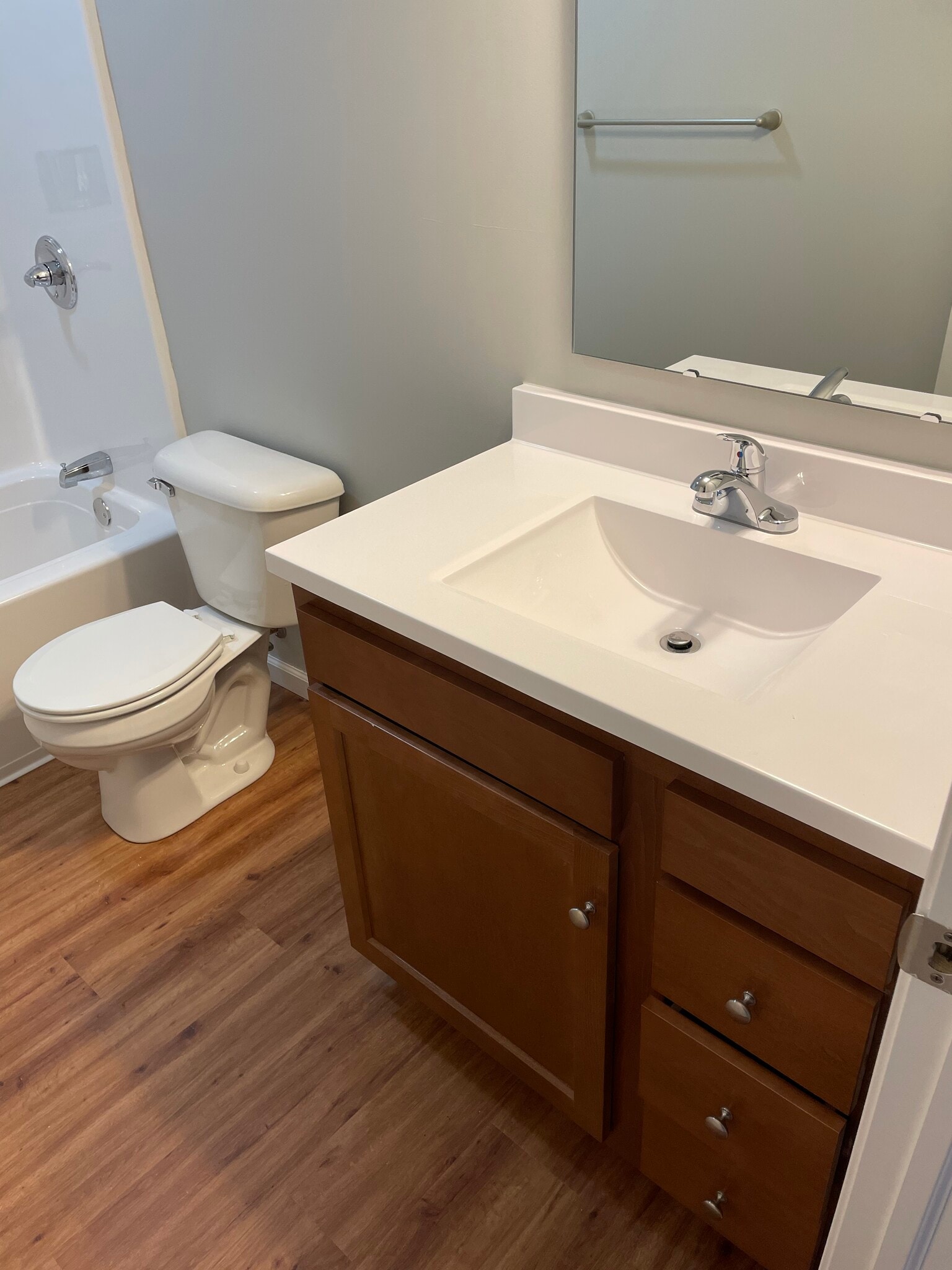 full bathroom upstairs - 1233 Remington Park Dr