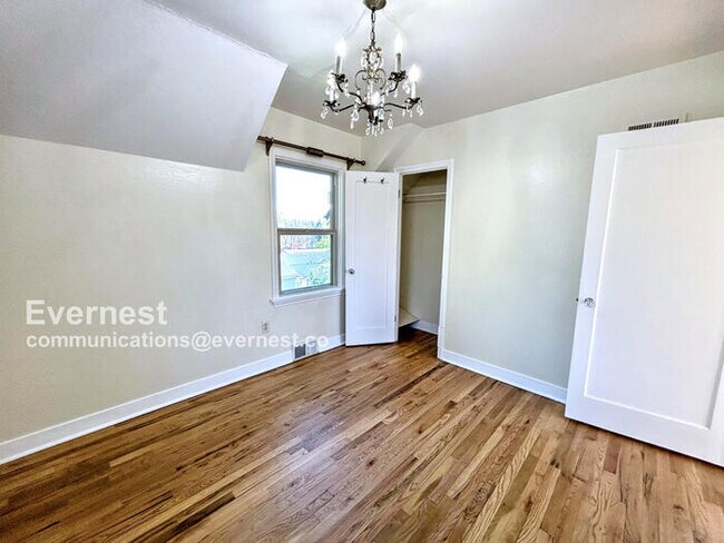 Building Photo - 1322 E Kiowa St