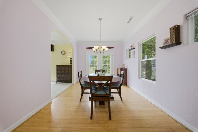 Building Photo - 431 Shorewood Pl