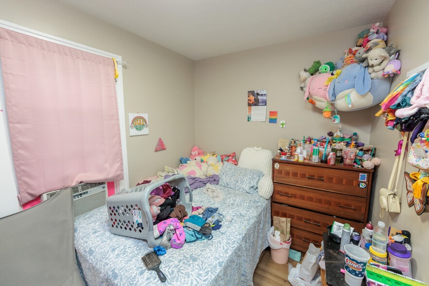 Building Photo - 1446 Hopkins Ave