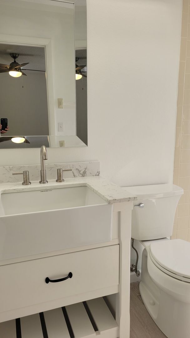 Building Photo - Annual unfurnished nicely renovated 2/2 villa near the Ringling Museum