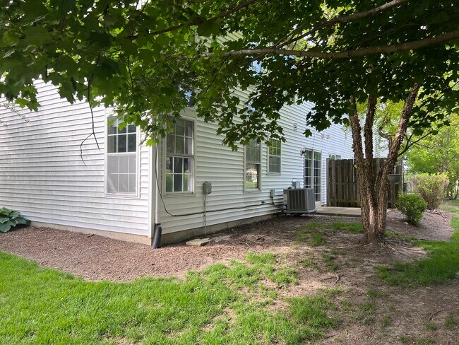 Building Photo - 460 Lancaster Dr