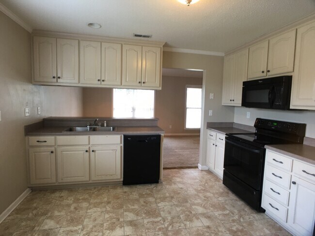 Building Photo - 9840 Empress Blvd