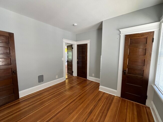 Building Photo - 356-358-358 Midland St