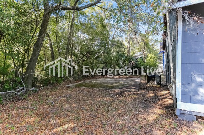 Building Photo - 808 Westbrook Rd