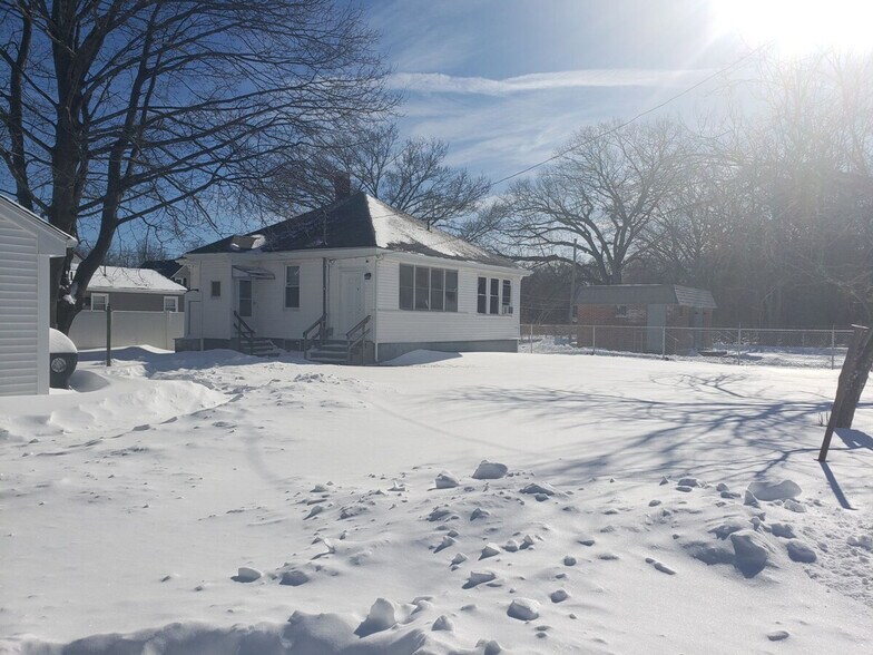 Building Photo - 40 Perkins Ave