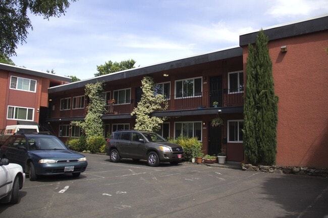 Building Photo - Bottom level 2bed, new s/s appliances, off street parking, on site laundry, all dogs welcome!