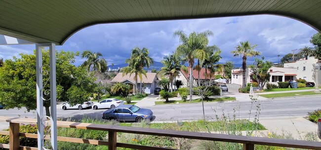 Building Photo - Glendale Awaits You