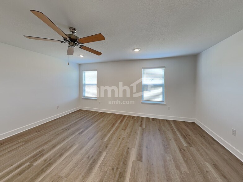 Building Photo - 3012 20th Ave W