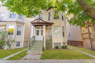 Building Photo - 2703 N Ridgeway Ave