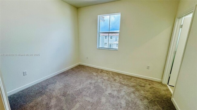 Building Photo - 2632 SE 27th Dr