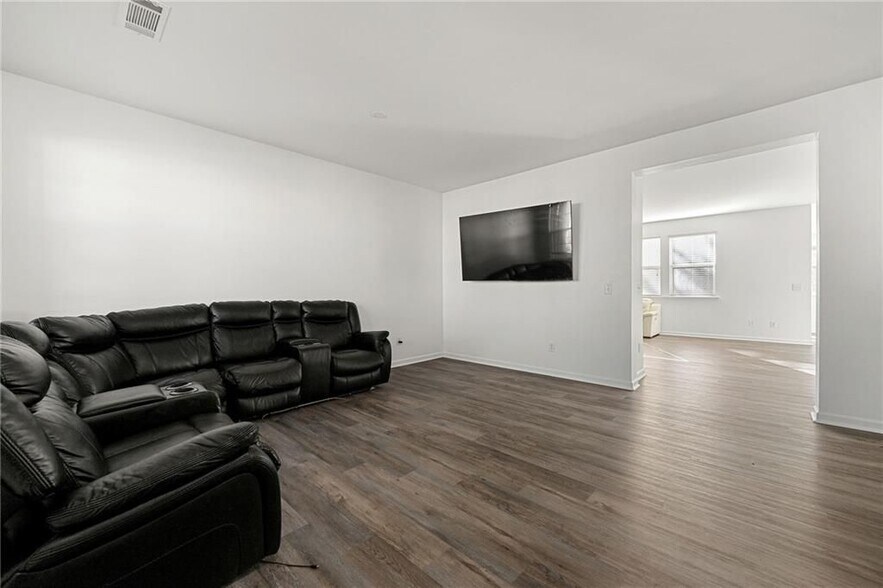 Building Photo - 1183 Lanier Springs Dr NE