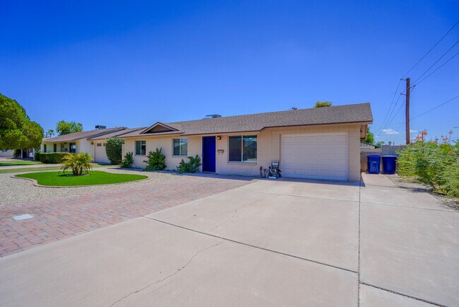 Building Photo - 845 W Romo Jones St
