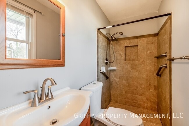 Building Photo - 5405 San Juan Dr