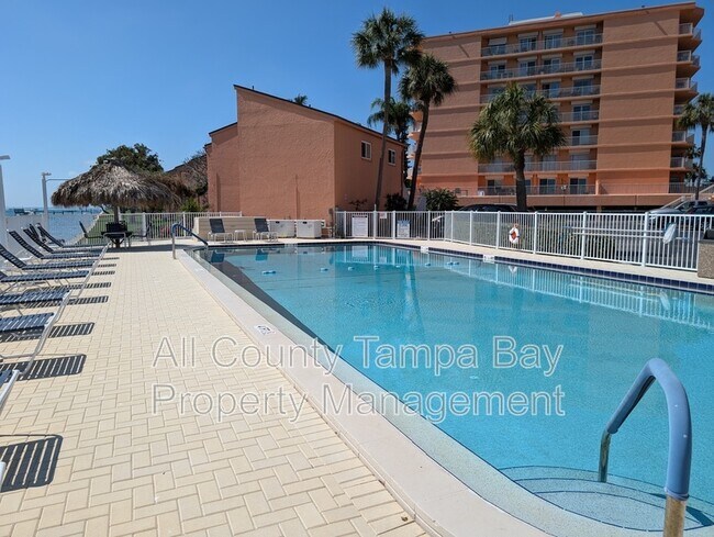 Building Photo - 7430 Sunshine Skyway Ln S