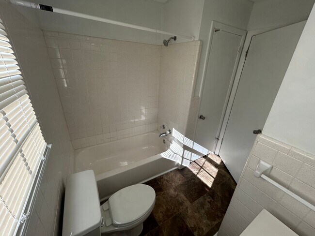 Building Photo - Charming Cul-de-Sac Brick Home | 3BR + Bonus Room | 2 Full Baths