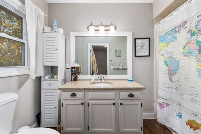 Building Photo - 1114 Fulton St E