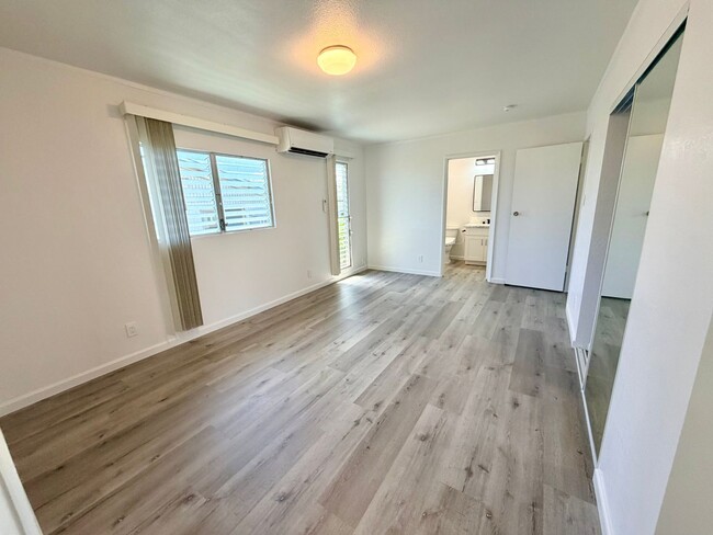 Building Photo - Newly Renovated 5BR/2BA Home – Move-In Ready in Pearl City