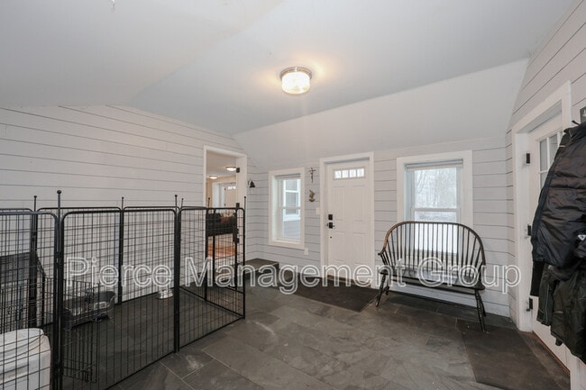 Building Photo - 395 Critchett Rd