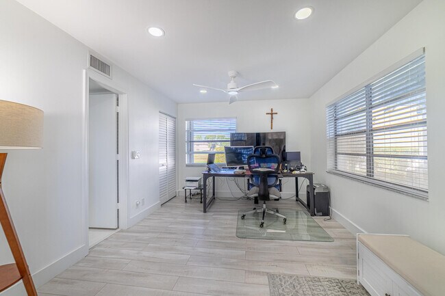 Building Photo - 2920 SW 15th St