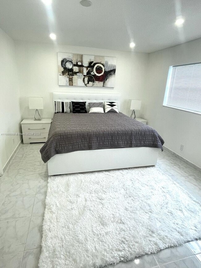 Building Photo - 5051 W Oakland Park Blvd