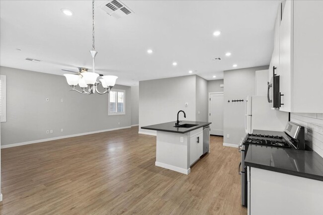 Building Photo - Beautiful and Highly Upgraded Townhome!