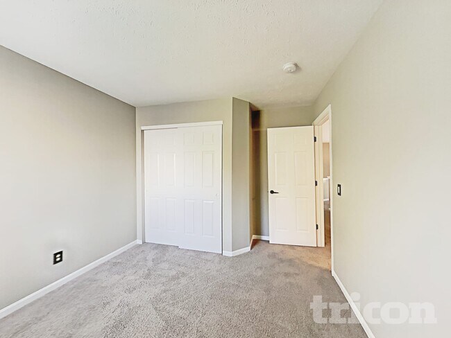 Building Photo - 3210 Crestwell Dr