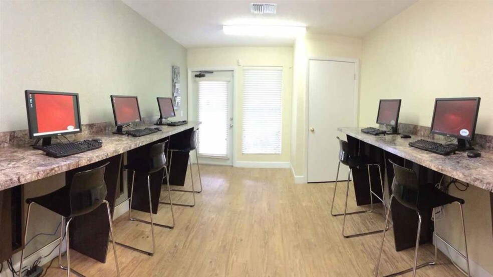 The Woodlands Apartments Orlando, FL Apartment Finder