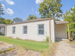 Building Photo - 1860 Woodland Ave SW