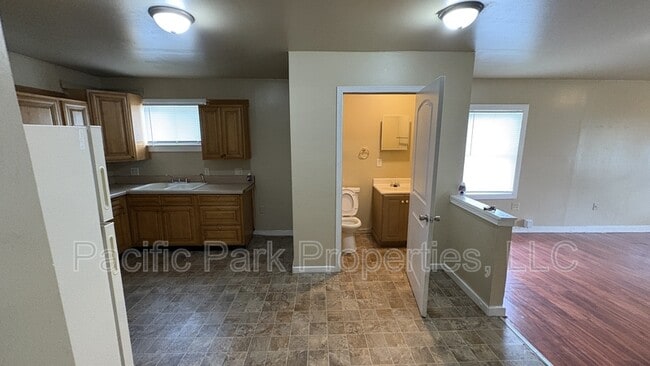 Building Photo - 502 S Holmes Ave