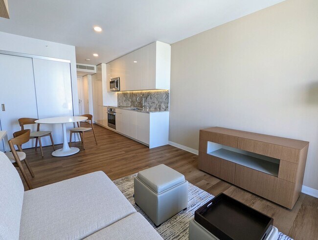 Primary Photo - New Fully Furnished High Floor luxurious S...