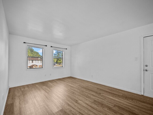 Building Photo - 110 Ravenwood Dr