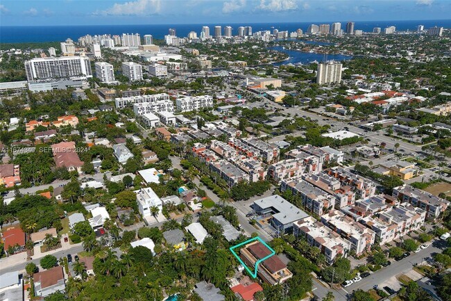 Building Photo - 1705 NE 11th St