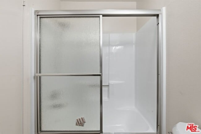 Building Photo - 1002 N Edgemont St