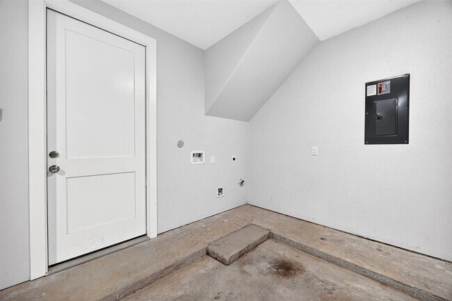 Building Photo - 2310 Detering St