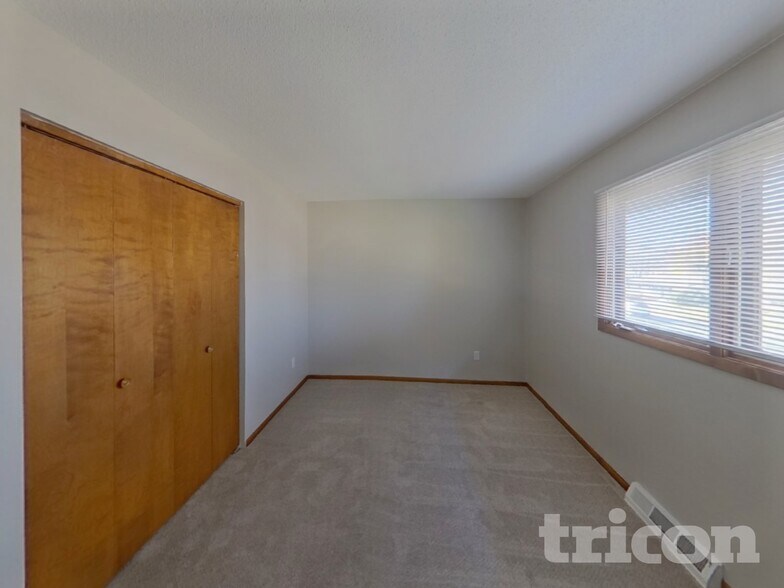 Building Photo - 931 Market St S