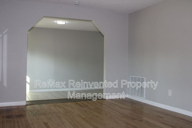 Building Photo - 3332 Hillis Rd