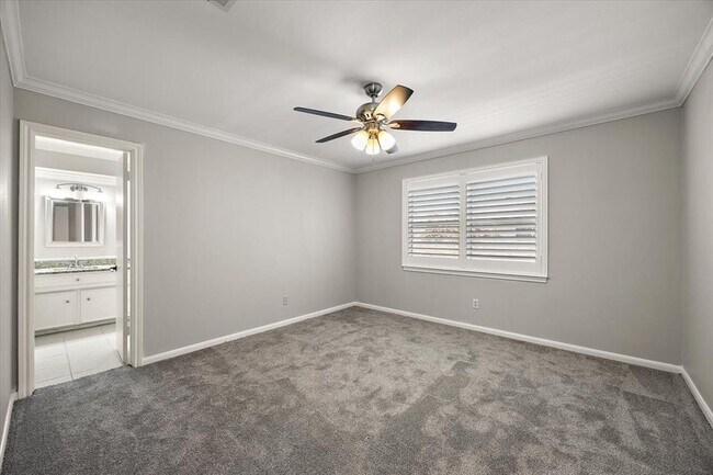 Building Photo - 627 Chadbourne Ct