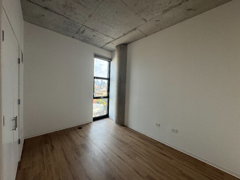 Building Photo - 1601 W Division St