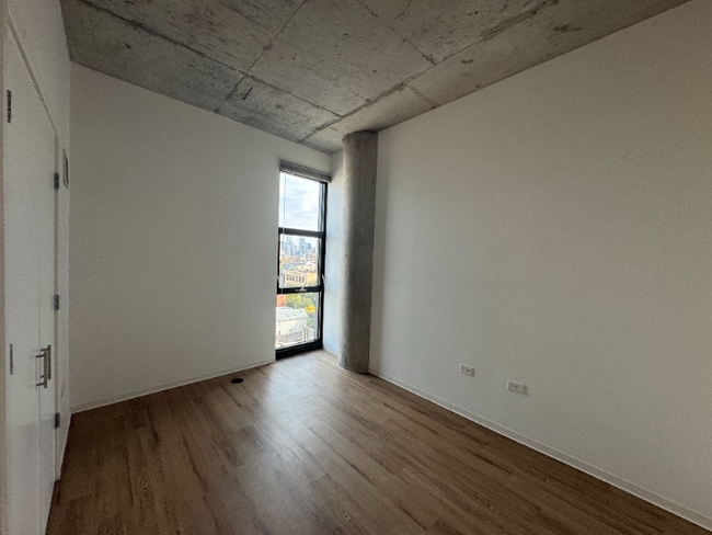 Building Photo - 1601 W Division St