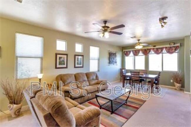 Building Photo - 3241 E Fourteen Fairway Dr