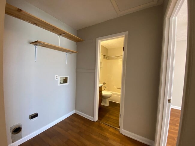 Building Photo - McCullars- 424