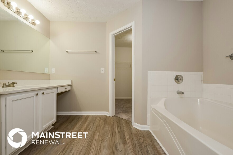 Building Photo - 628 Shadow Lake Dr