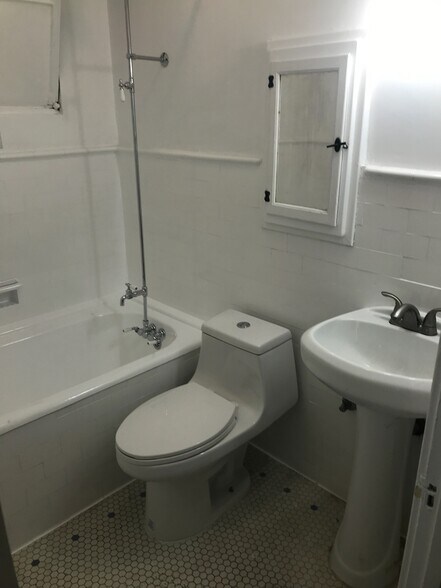 Interior Photo - Ambassador Executive Residences, LLC