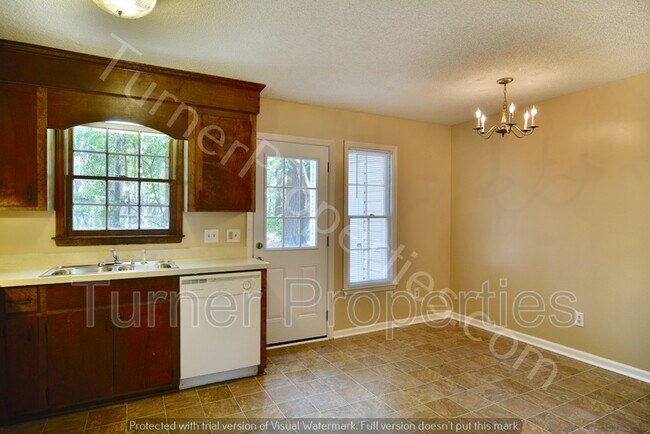 Building Photo - 121 Manorwood Ct