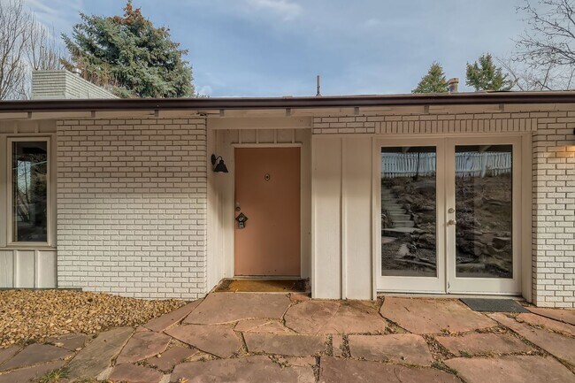 Building Photo - AMAZING LOCATION 4 Bed 2 Bath Home in Boulder!