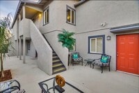 Building Photo - Updated 1 bedroom 1 bath downstairs apartm...