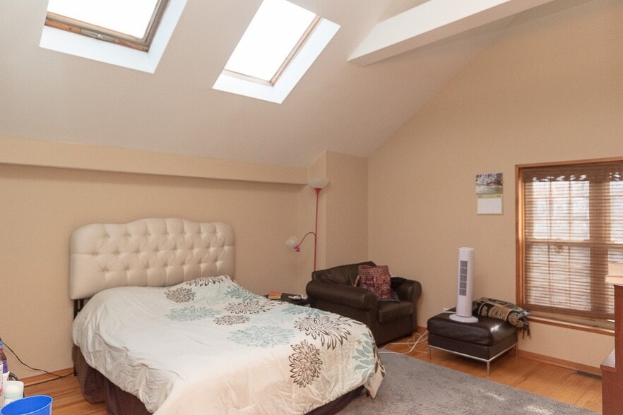 Building Photo - 1307 N Greenview Ave