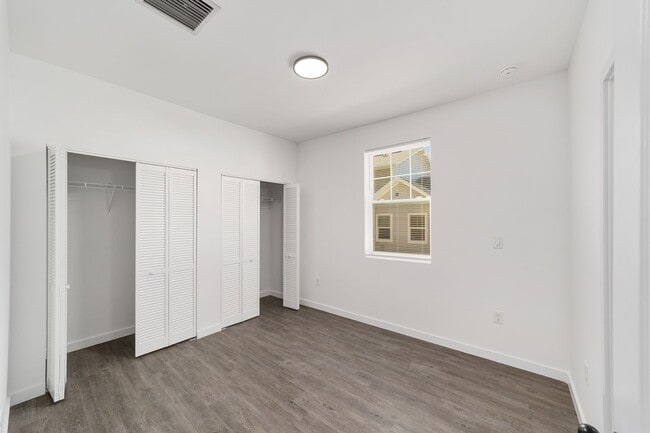 Building Photo - Eagle Trace 1597 #1