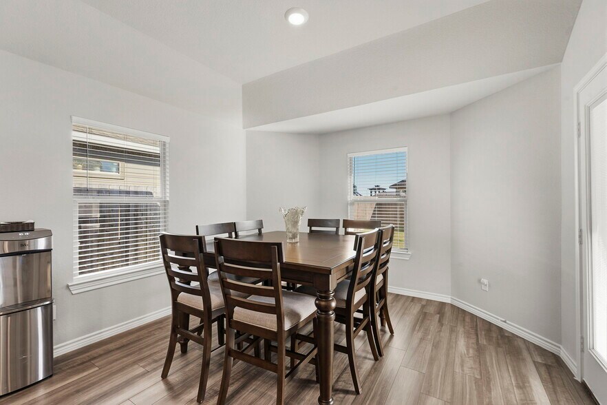 Building Photo - 1033 Verona Dr